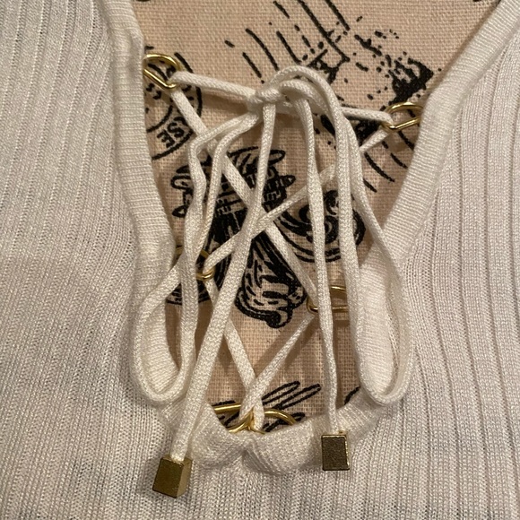 Jennifer Lopez Cream Colored Ribbed Sweater - Picture 5 of 5